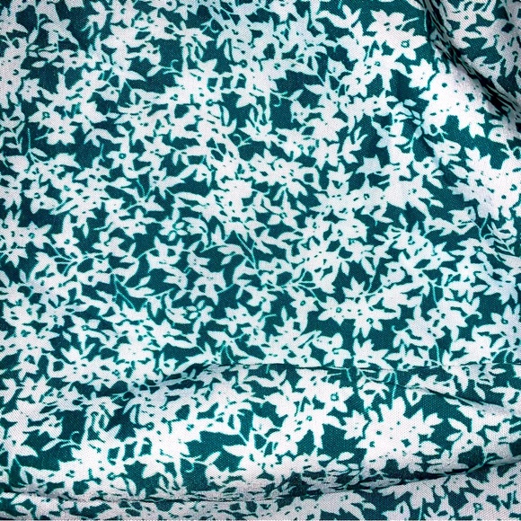 •Donated to Fire Evacuees• Floral Romper NWT Size Medium - Picture 6 of 7